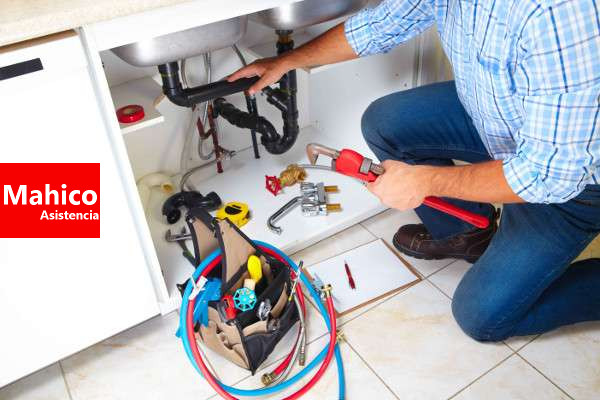 Instalación de grifo en baño